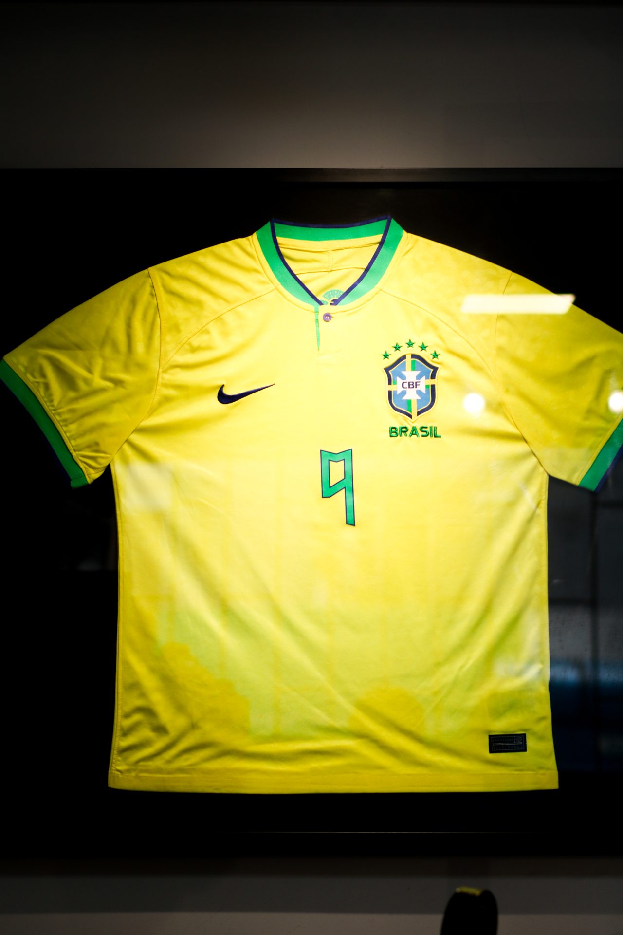 Camisa da seleção na parede